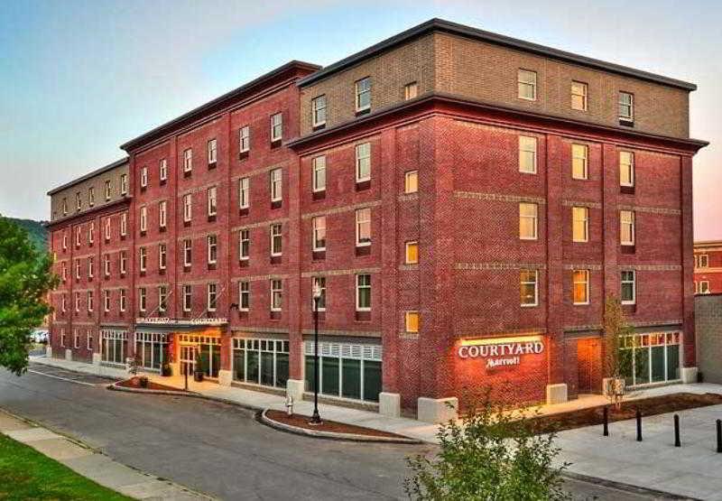 Courtyard Keene Downtown Bagian luar foto