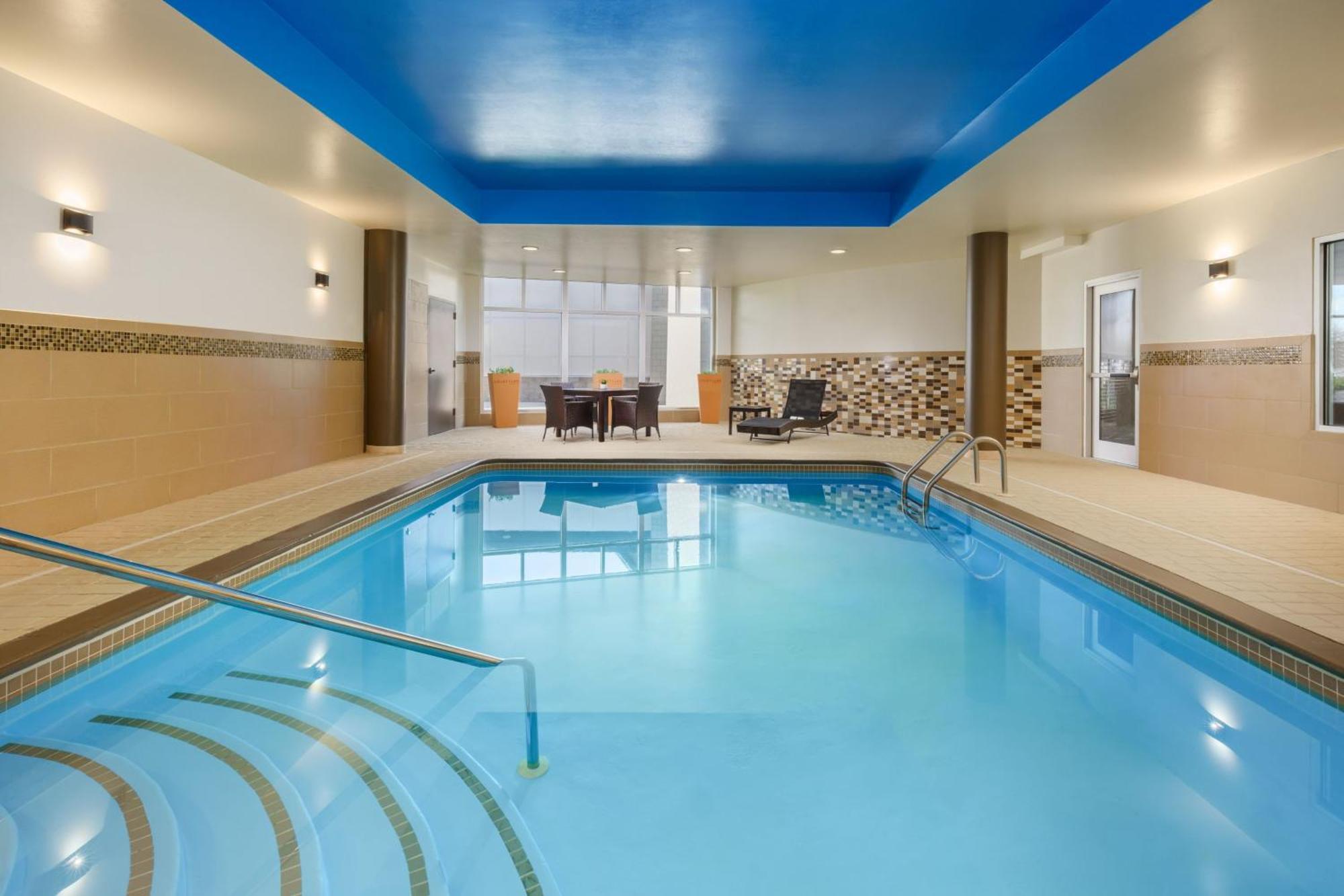 Courtyard Keene Downtown Bagian luar foto