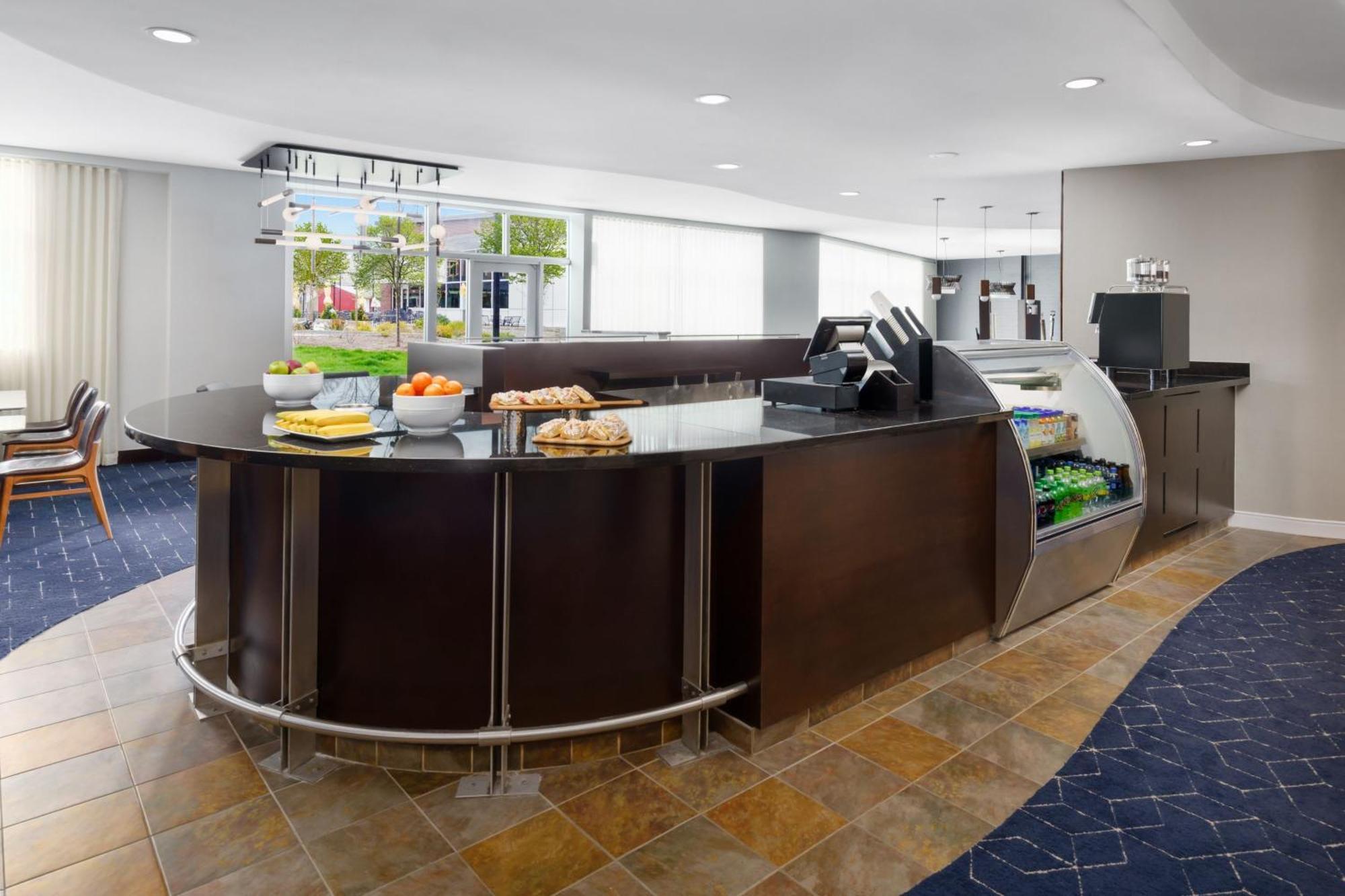 Courtyard Keene Downtown Bagian luar foto