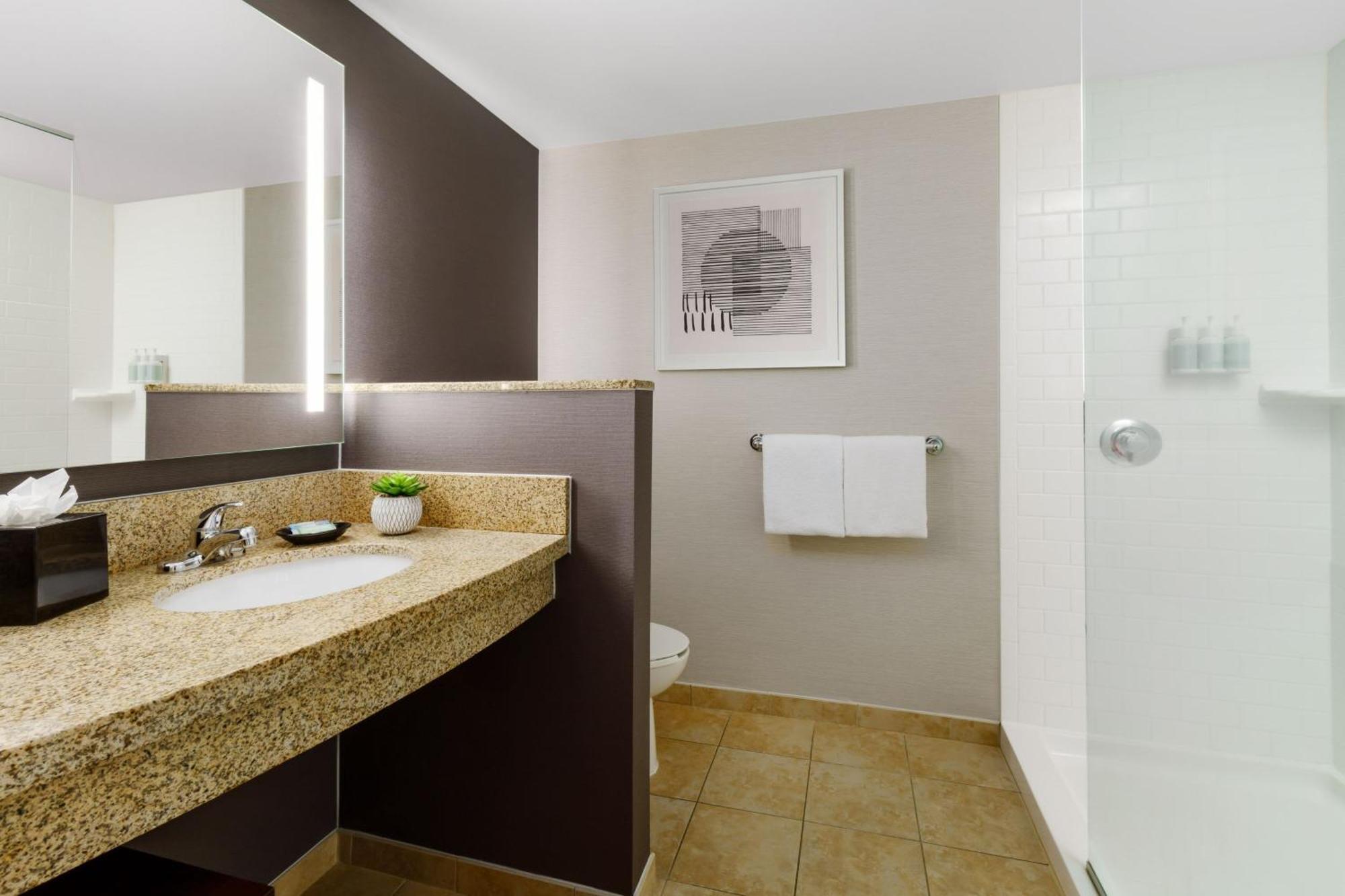 Courtyard Keene Downtown Bagian luar foto