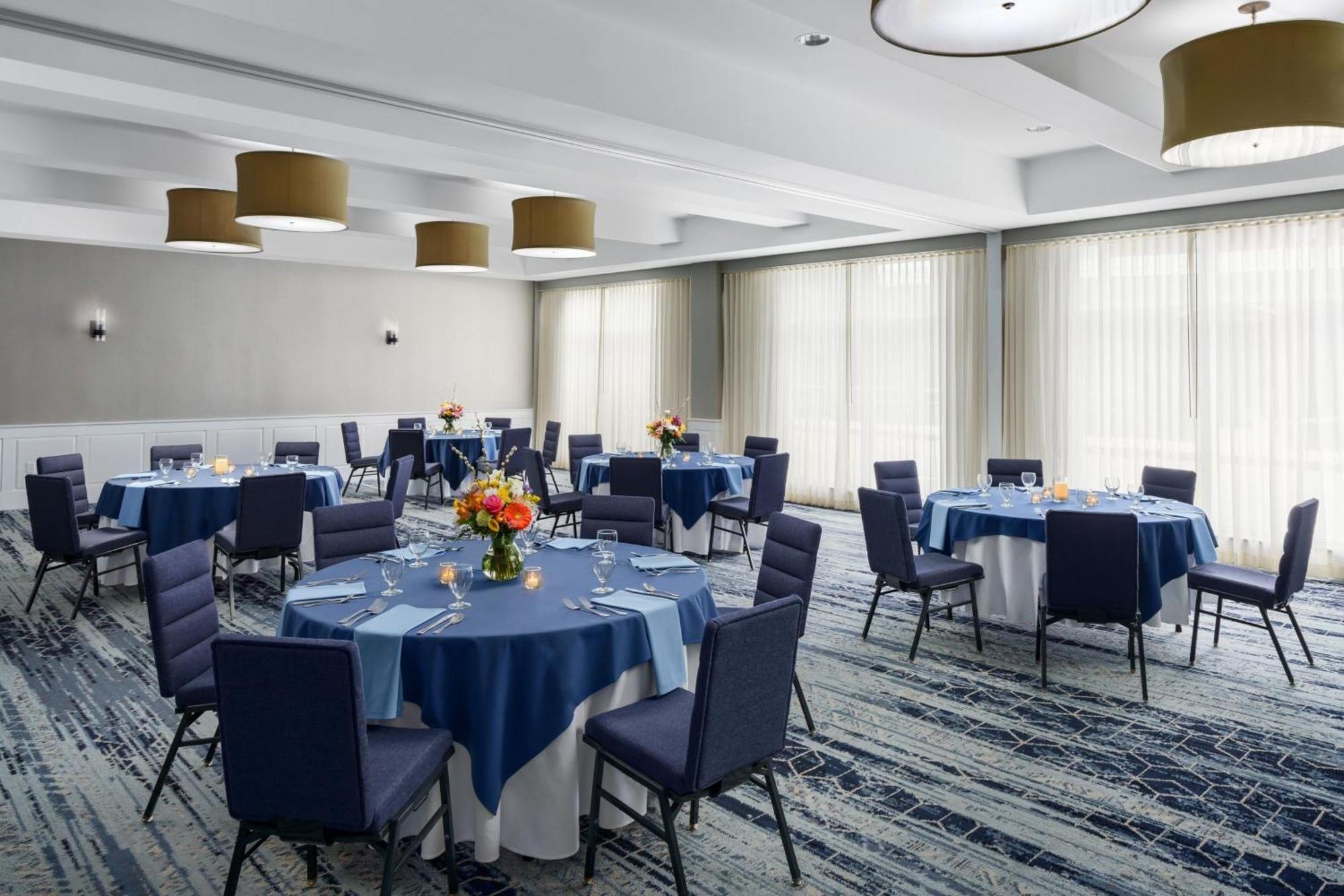 Courtyard Keene Downtown Bagian luar foto