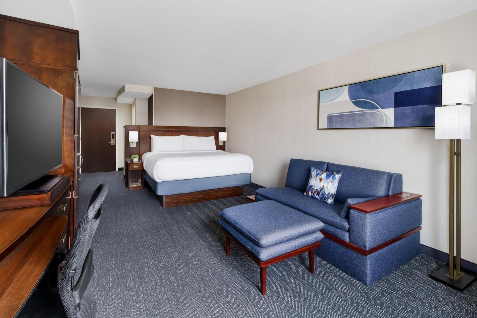 Courtyard Keene Downtown Bagian luar foto