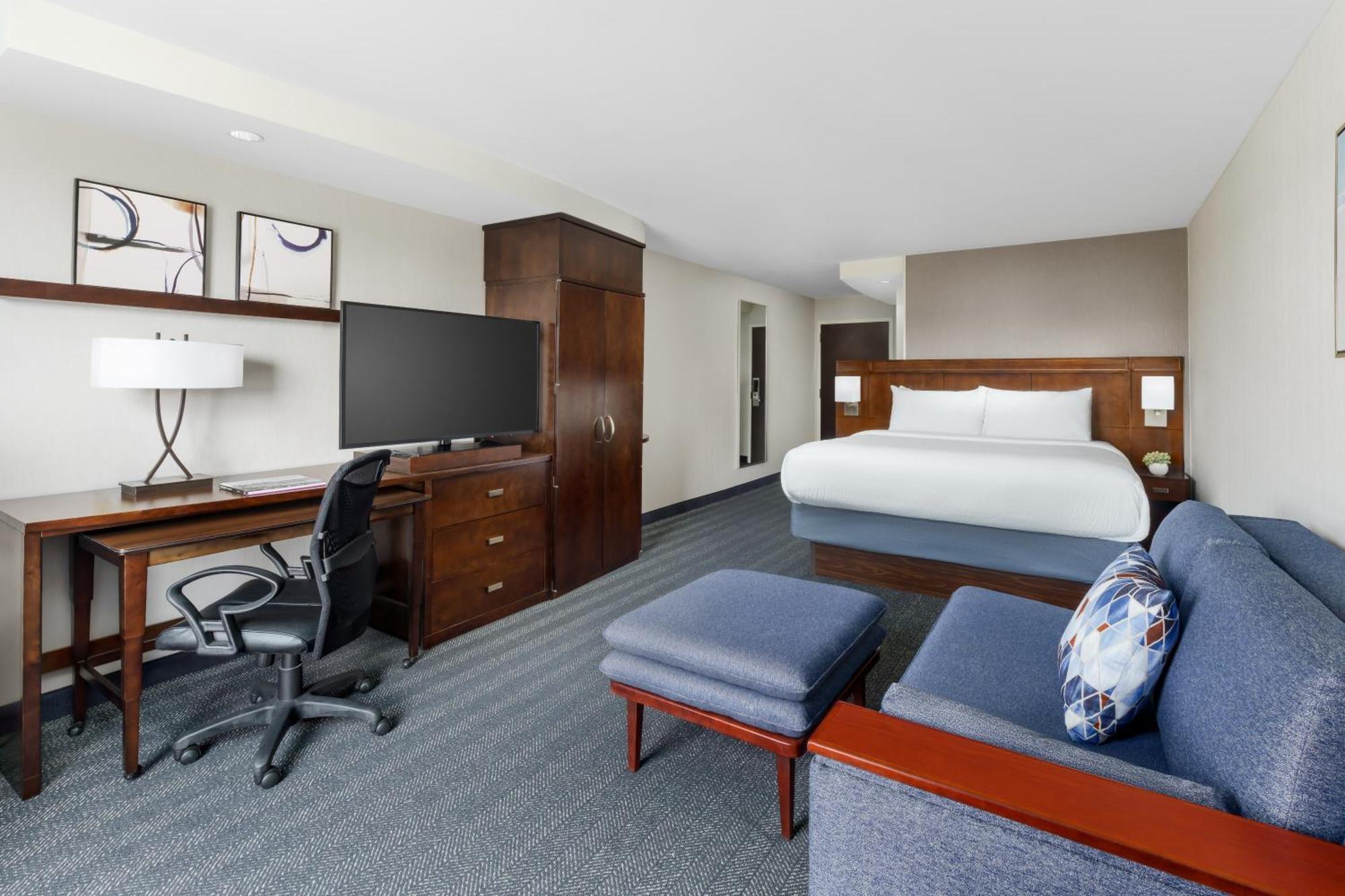 Courtyard Keene Downtown Bagian luar foto