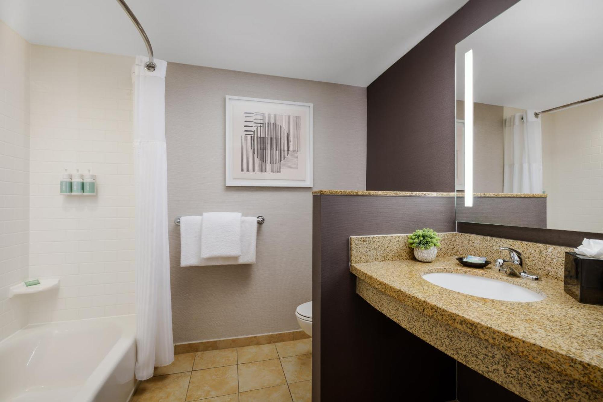 Courtyard Keene Downtown Bagian luar foto
