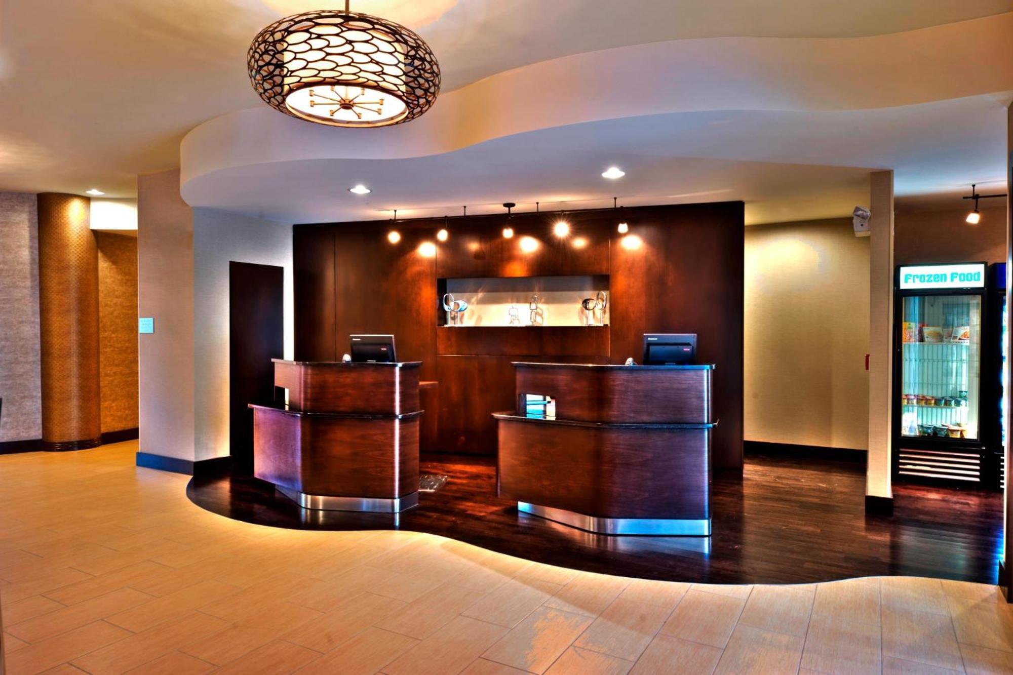 Courtyard Keene Downtown Bagian luar foto