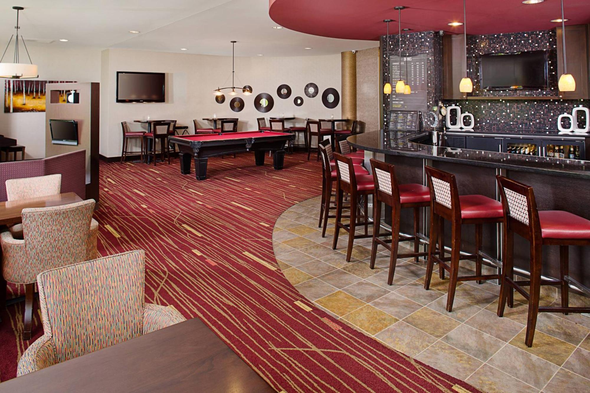 Courtyard Keene Downtown Bagian luar foto