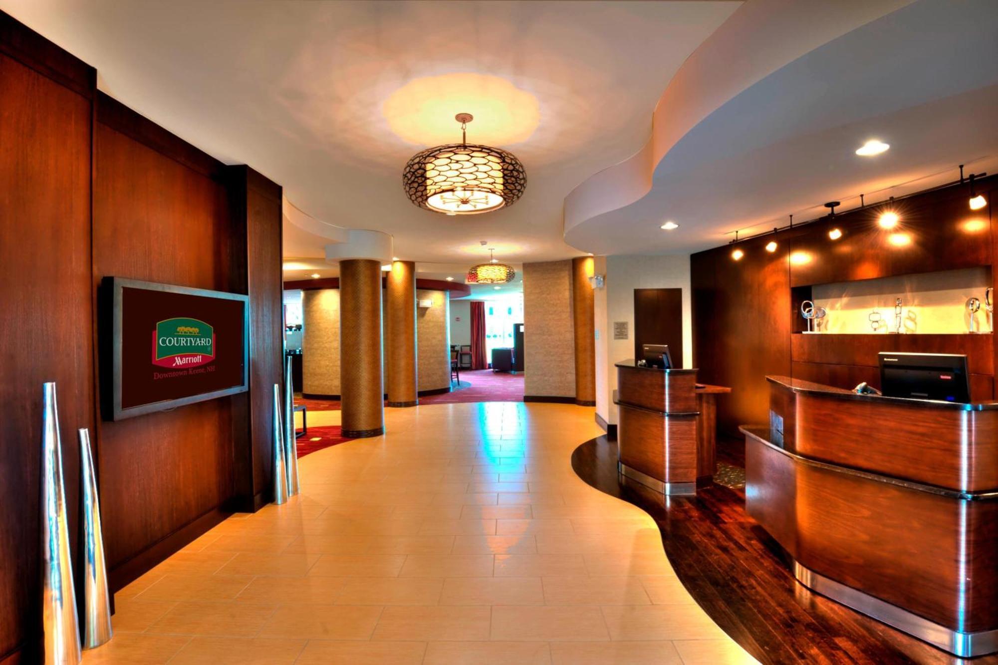 Courtyard Keene Downtown Bagian luar foto