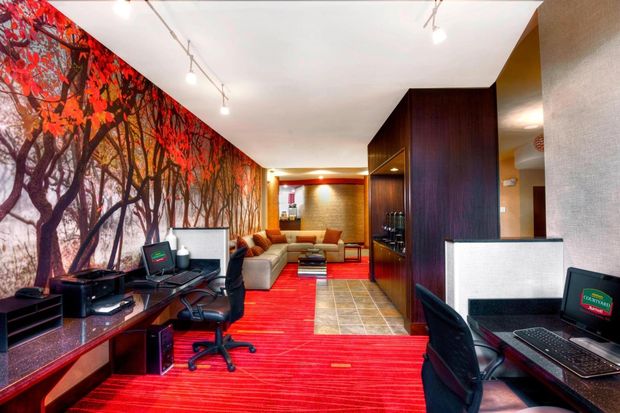 Courtyard Keene Downtown Bagian luar foto