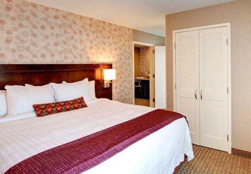 Courtyard Keene Downtown Ruang foto