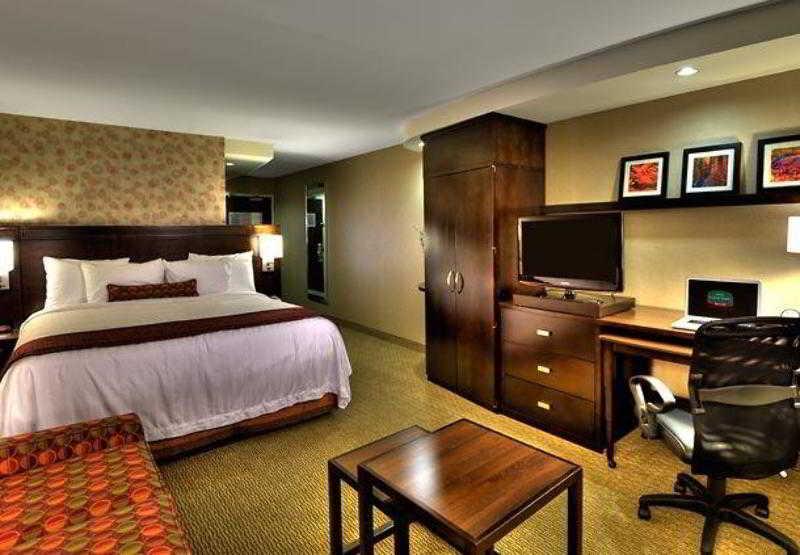 Courtyard Keene Downtown Bagian luar foto