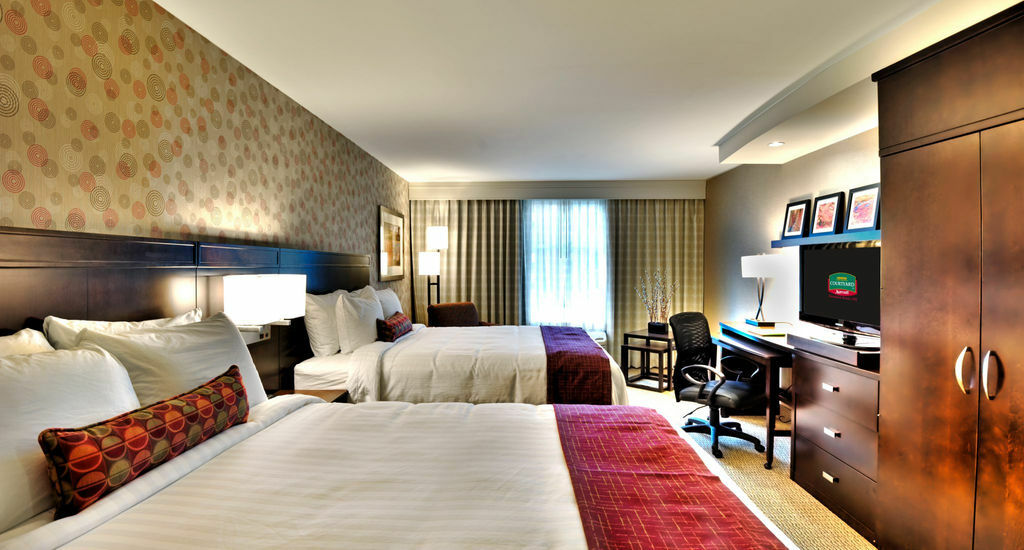 Courtyard Keene Downtown Bagian luar foto
